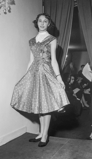 Mode France Pieri, Paris, le 14 fevrier 1952 neg:56180  ---  Fashion by France Pieri, Paris, February 14, 1952 (b/w photo)