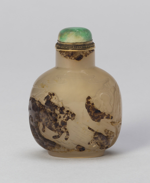 Snuff bottle with an equestrian archer chasing a deer, Qing dynasty (1644-1911), 1750-1800 (suzhou shadow agate with carved decoration)