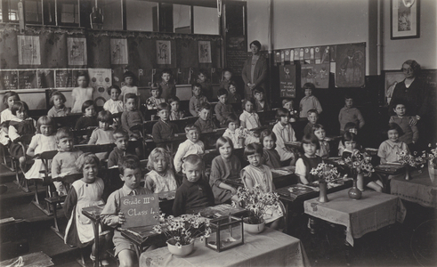 Group of schoolchildren (b/w photo)
