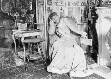 Sibyl Gabrielle Riquetti de Mirabeau, around 1900 (b/w photo)