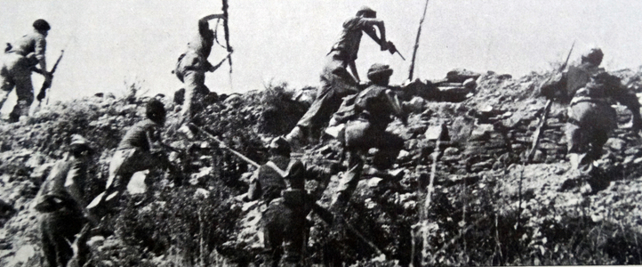 Nationalist soldiers advance in battle
