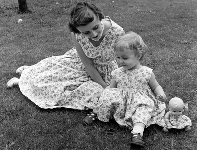 Matching Fashion, Illinois, USA, c.1995 (b/w photo)
