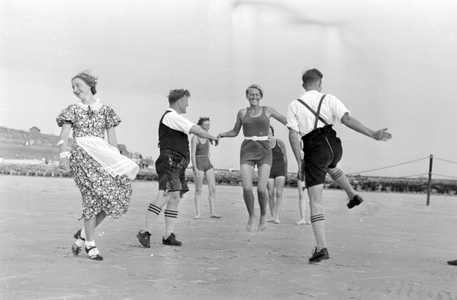 Summer holidays on the North Sea Island Borkum, Germany 1930s (b/w photo)
