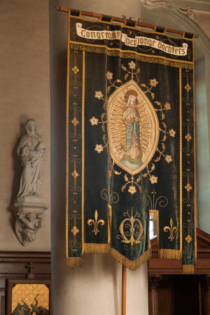 Parish church Opbrakel, (Sint-Martinuskerk). Interior. Banner (Congregatie der Jonge Dochters).