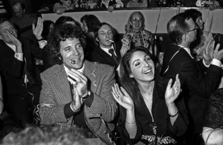 Tom Jones at the Alcazar, Paris, 11 April 1976 (photo)