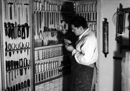 Paul Dahlke in his workshop, 1939 (b/w photo)
