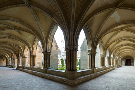 Cloitre, Royaumont Abbey, 1228 -1235 (photograph)