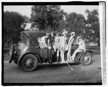 Circa 1918 - 1920 -Mack Sennett's Girls (b/w photo)