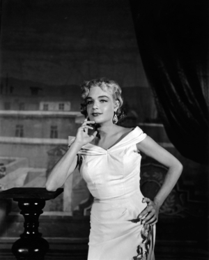 LA MORT EN CE JARDIN (Death in the Garden, aka Diamond Hunters ) 1956 (film still)