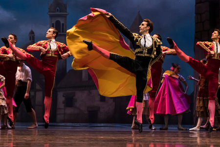 Dancers perform bullfighters dance (photo)