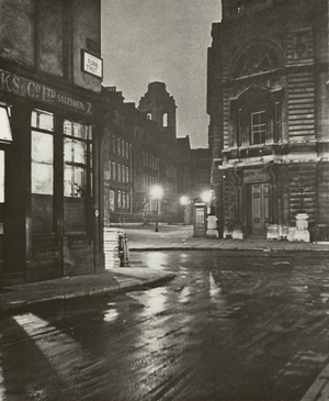 London: Bow Street Police Court (b/w photo)
