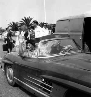Ella Fitzgerald Leaving Nice Cote D'Azur Airport To Go To Jazz Festival in Antibes Juan Les Pins July 28, 1964 (photo)