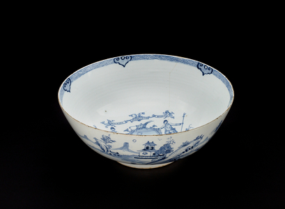 Punch Bowl with mottoes from the Ancient and Honourable Society of Bucks, c.1750 (earthenware)