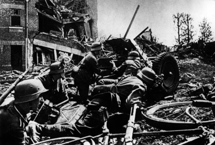 Battle of France, breakthrough of Sedan, may 1940 : german soldiers with antitank cannon