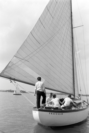Sailing lessons on the Chiemsee, Germany 1930s (b/w photo)