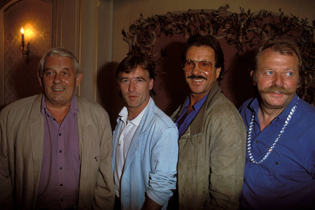 Group picture for the reunification thriller Unter Brüdern, from left to right: Peter ..., 1990 (photo)