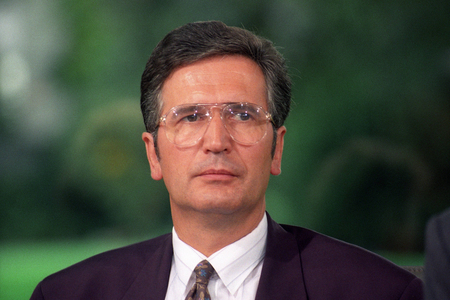 Klaus Wedemeier during a press conference on asylum law, people; ..., 1991 (photo)