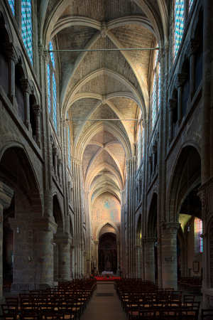 Parish churc h (Église Saint-Germain-d'Auxerre de Dourdan). The nave. Interior (photo)