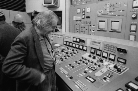 Lubmin NPP, GDR, turbine hall, 1990 (photo)