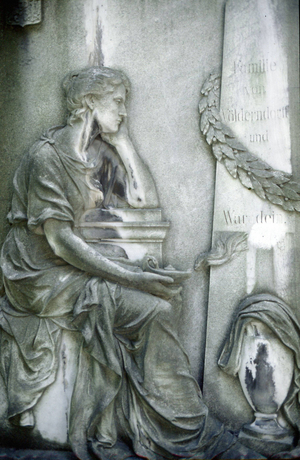Gravestone with cemetery figure, 1999 (photo)