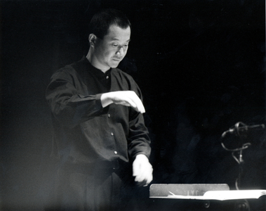 Tan Dun conducting, 1996 (photo)