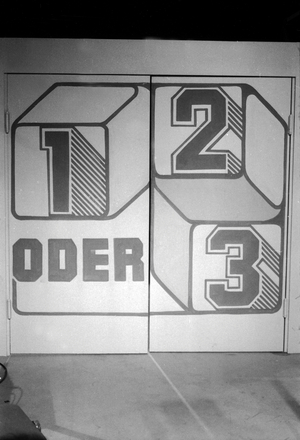 Entrance and logo of a German children TV quiz show, end 1970s