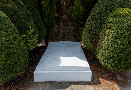 Tomb of Maréchal Pétain in Port-Joinville cemetery on Ile d'Yeu, France, 2018 (photo)