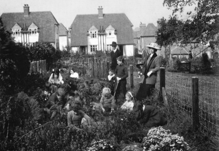 Hampstead Garden Suburb, London (photo)