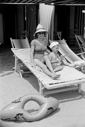 The happy life at an Italian beach ..., 1960 (photo)