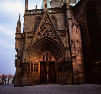 Erfurt in Thuringia 1994 DEU, Germany, Erfurt The city of Erfurt in Thuringia, here on 7 10 1994, with …, 1994 (photo)