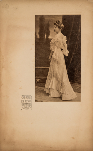 Portrait of a woman of the German aristocracy, Munich, 1904 (photo)
