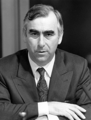 Dr. Theo Waigel, ca 1991 (photo)