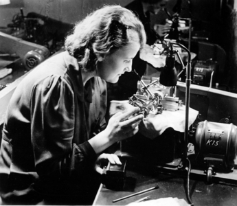 II. WK, Women in the armor, 1943 (photo)