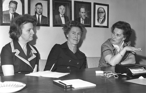 Oslo 19740427. The government Bratteli has appointed three female ministers. That is, of 15 …, 1974 (photo)