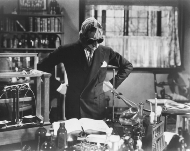 THE INVISIBLE MAN 1933 (film still)