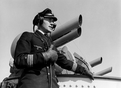 Officer on board German warships (photo)