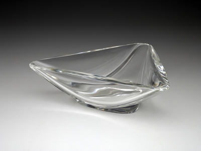 "Tricorne" bowl, manufactured by Val Saint Lambert, 1956 (glass)