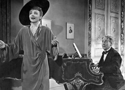 Elfie Mayerhofer and Paul Kemp in 'The song of the nightingale', 1943 (b/w photo)