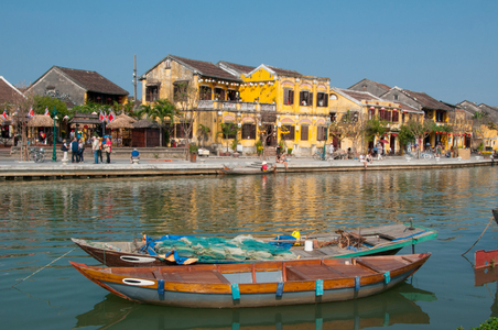 Vietnam: The historic merchant town of Hoi An across the Thu Bon River (photo)
