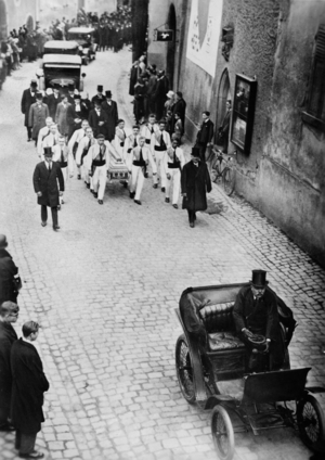Funeral procession for the late Carl Friedrich Benz, 1929 (b/w photo)