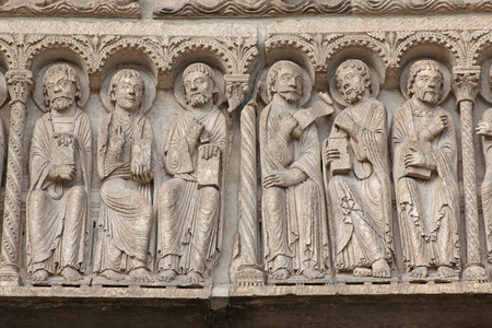 Chartres, Cathedral: West portal, central bay, the 12 Apostles (photo)