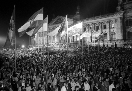 Celebrations for the Day of German Unity in Berlin: Flags waving in front of the Reichstag..., 1990 (photo)