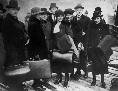 Officials and stenographers of the German delegation at the Entente conference in London, 1921 (b/w photo)