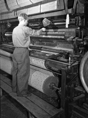 Halden 19501003 Haldens cotton spinning & Væveri, interior. Here from …, 1950 (photo)