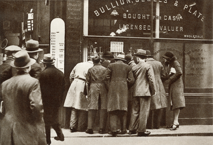 Jewellers shop offering good prices for gold bullion in 1932 when the value of gold increased.  From The Story of 25 Eventful Years in Pictures published 1935