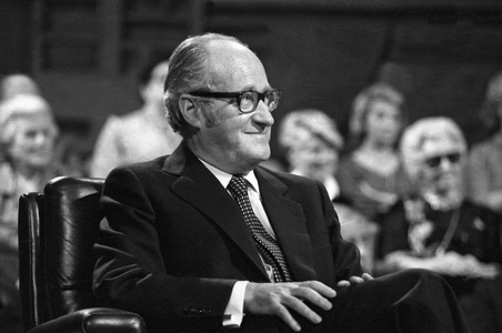 Alain Decaux during a ceremony (Academician sword giving) at the Maison de la Radio, Paris, March 6, 1980 (photo)