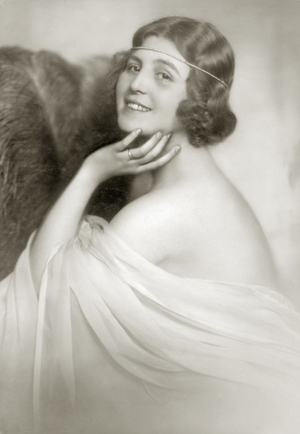 Portrait of a woman, 1926 (b/w photo)