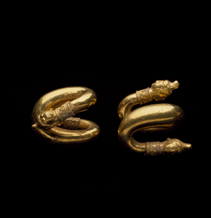 Spiral earrings, late 4th century B.C (gold, filigree)