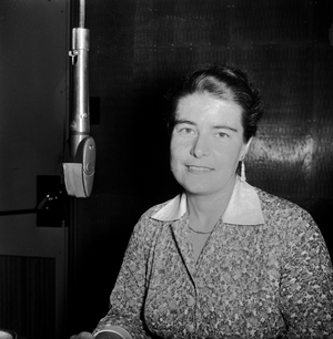 Oslo 19570709 Mosse Jørgensen to work in the studio in NRK. …, 1957 (photo)