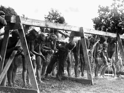 Flieger-HJ members shower in Perleberg, 1939 (b/w photo)
